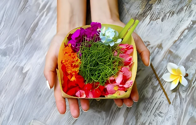 Canang Sari: Sarana Upacara Umat Hindu di Bali Canang Petak 1