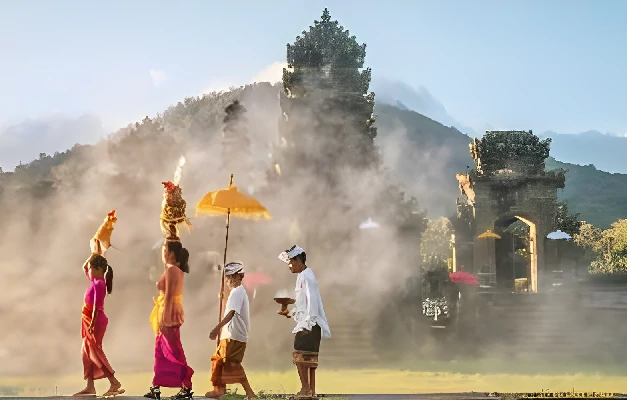 Mengapa Turis Tertarik ke Bali? Ternyata ini 3 Alasannya Masyarakat lokal bali yang ramah