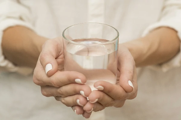 Apa Manfaat Rutin Minum Air Hangat untuk Kesehatan? Ternyata Ini