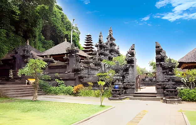 Sejarah Pura Goa Lawah: Dari Gua Kelelawar hingga Tempat Suci Umat Hindu Mengenal Sejarah Pura Goa Lawah