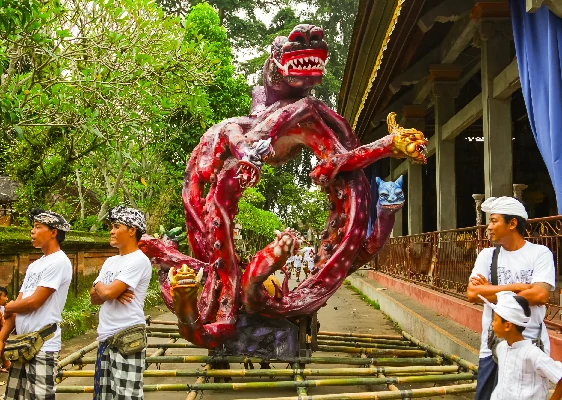 Mengetahui Makna Ogoh Ogoh pada Saat Pengerupukan Kesanga Ogoh Ogoh Sebagai Simbol Bhuta kala
