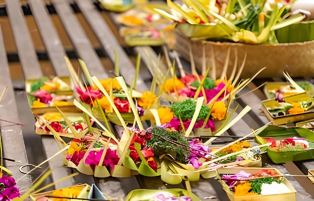 Mencari Tau Apa Makna Rahina Kajeng Kliwon di Bali Yang Dikatakan Menyeramkan! Persembahyangan pada saat rahina kajeng kliwon