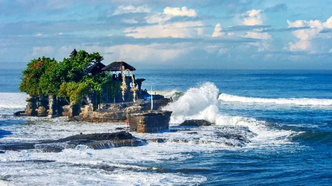 Sejarah Pura Tanah Lot: Pura Indah nan Sakral di Tepi Laut Bali Pura Tanah Lot