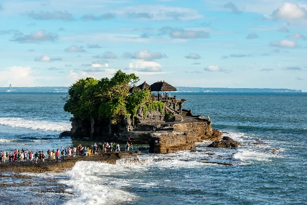 Sejarah Pura Tanah Lot: Pura Indah nan Sakral di Tepi Laut Bali Pura Tanah Lot Ditengah Lautan