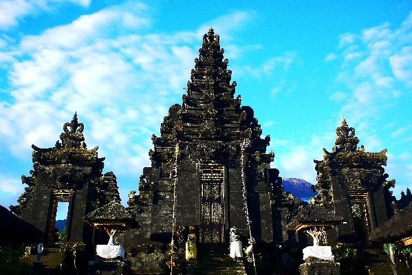 Candi Sebagai Monument yang Menghiasi Bali