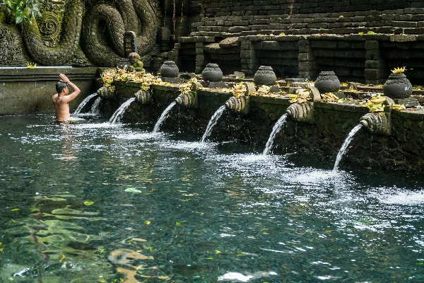 Fakta Menarik Pura Tirta Empul 1