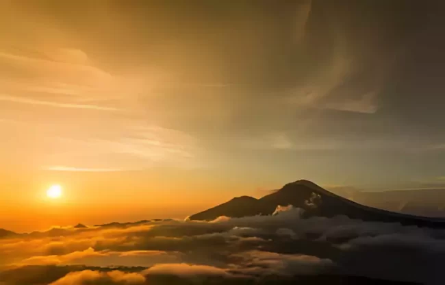 Melihat Sunrise di Puncak Gunung Batur