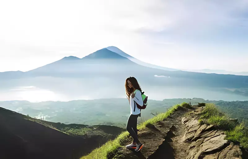 Wisata Trekking Gunung Batur: Menyaksikan Indahnya Pemandangan dari Puncak