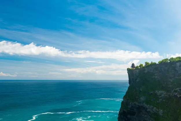 Melihat pura uluwatu bali