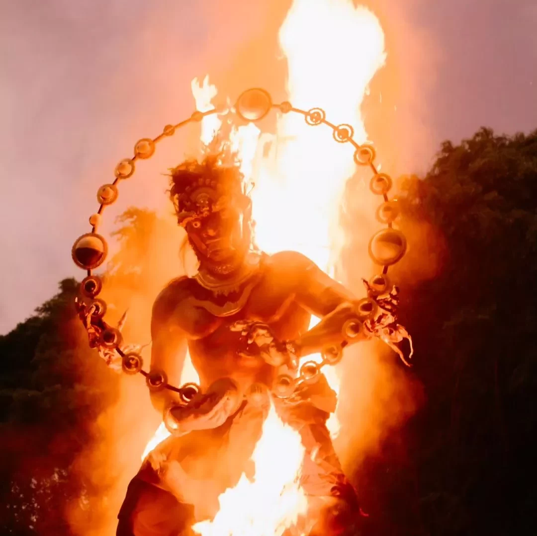 Berikut 5 Alasan Kenapa Ogoh-Ogoh Dibakar Setelah Diarak Keliling? Proses Pralina ogoh ogoh Laliaran Br. Gemeh 2024 edited