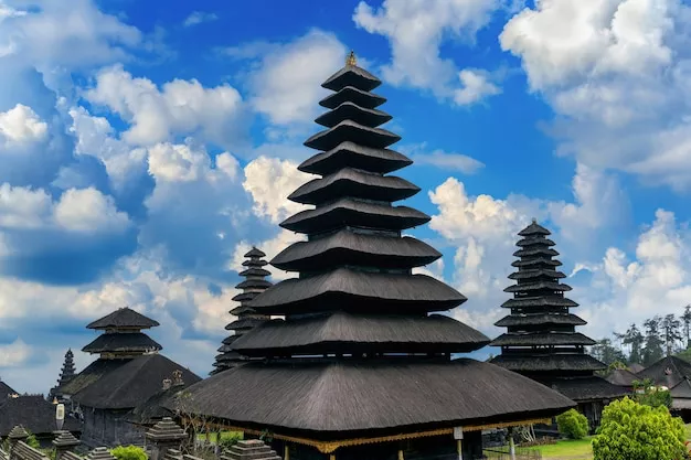 Pura Besakih dan Pedarman Masyarakat Bali