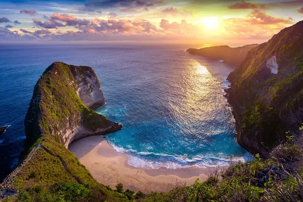 Bali memiliki pemandangan pantai dan tebing yang indah