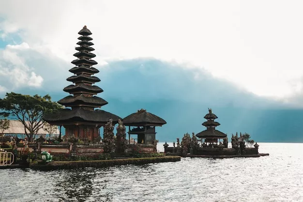 Bali merupakan pulau seribu pura