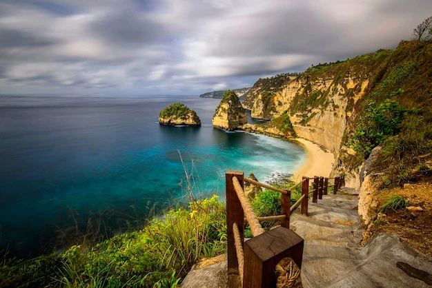 Pemandangan pantai dan laut yang indah di Bali